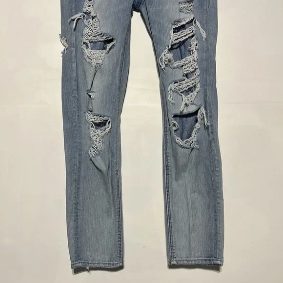 American Eagle Light Wash Distressed Tomgirl Denim Jeans Size 2 - Picture 3 of 11